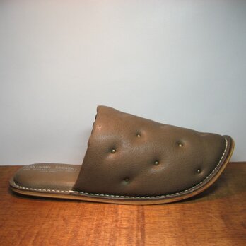 Sofa Slippers STUDS BROWN sizeLの画像