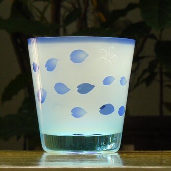花ふぶき　フリーグラス 薄い水色×青 (1個）　の画像