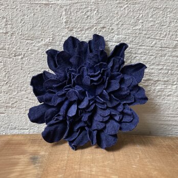 革花のブローチピン 2Lサイズ 紺-1の画像