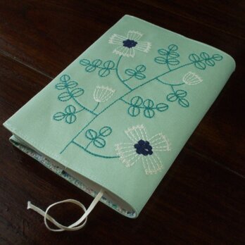 花刺繍の文庫本ブックカバー　ミントグリーンの画像