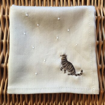 M様専用 オーダー品 ハンカチ 冬の猫刺しゅう(雪と福寿草)の画像