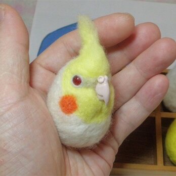 オカメインコ ルチノー  羊毛フェルト☆マグネット/ブローチどちらか選択　受注作成　羊毛インコ　工房小鳥屋さんの画像