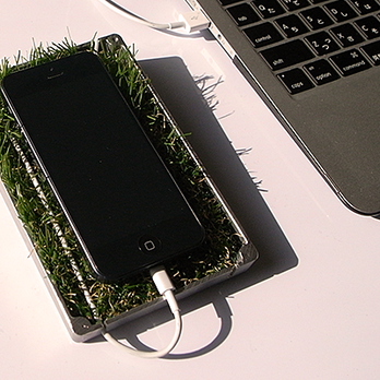 緑(グリーン)の芝のスマートフォンベース”midori-SB”の画像