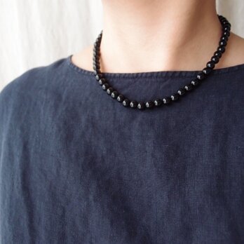 送料無料 刺繍クラスプ ブラックオニキスのミディアムネックレス