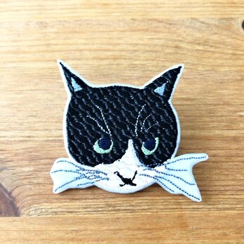 刺繍猫ブローチ　「八割れ猫」の画像