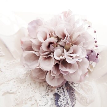 入園入学卒業、結婚式に大人可愛いコサージュ・ダリアクリームラベンダー１３の画像