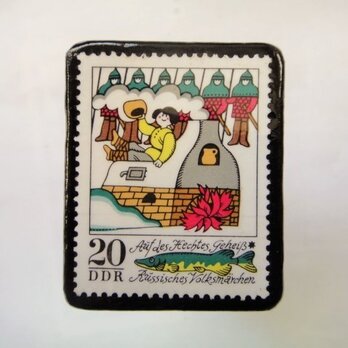 　ドイツ　童話　チョウザメ物語　切手ブローチ　982の画像