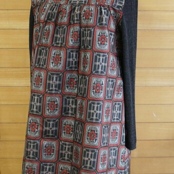 　大島紬　赤と黒　角紋模様　２ｗａｙワンピース 着物リメイクの画像