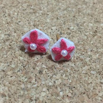 刺繍ピアス☆お花の画像