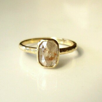 ナチュラルダイヤモンドの指輪(ベージュ)の画像