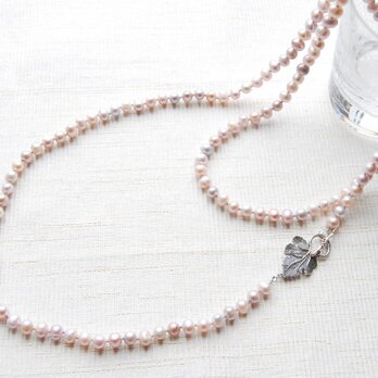 モーヴピンクパールのロングネックレス