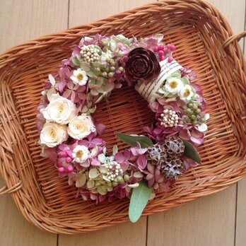 頬色のwreath(ミナズキと白バラ)