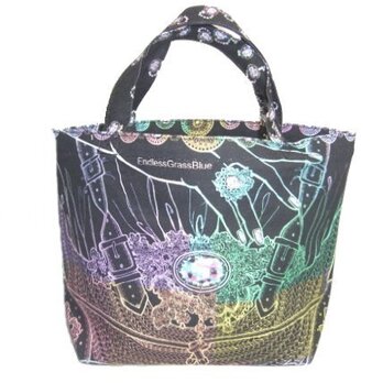 切り絵作家がデザインした籠クラッチアートのトートバッグです。の画像