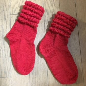 手編み靴下・段々赤の画像