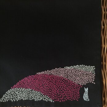 ハンカチ 猫と芝桜の刺しゅうの画像