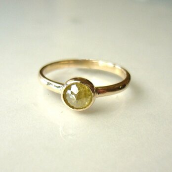 ナチュラルダイアモンドの指輪(イエローグリーン)の画像