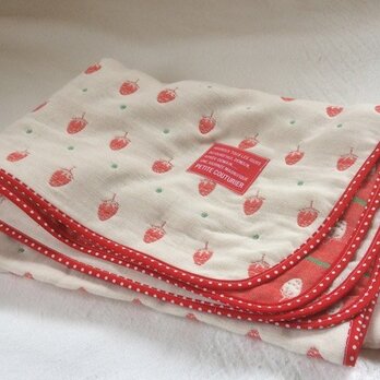 いちごのふわふわおひるねサイズ６重ガーゼケット　