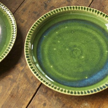 緑色の鎬皿（8寸）