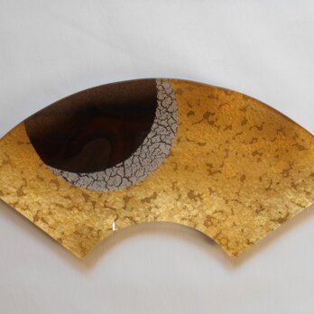 金彩ガラス皿　扇形　月に迷彩　純金箔・ﾌﾟﾗﾁﾅ箔　飾り皿の画像