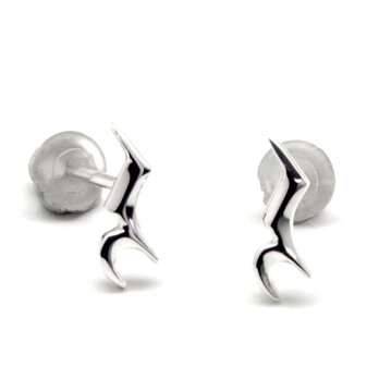 ４分休符ピアス