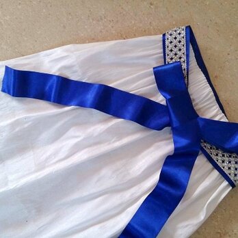 受注製作★恋するスカートその６★青ｘ銀のサッシュベルト付き白いシャンタン★ミモレ丈の画像