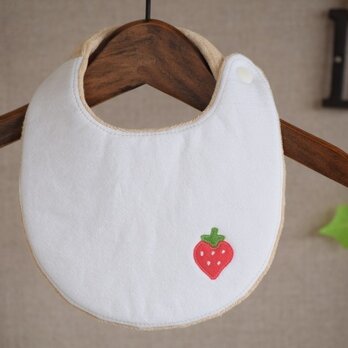 ☆受注生産☆ 白いふんわりスタイ（オーガニック）・いちご