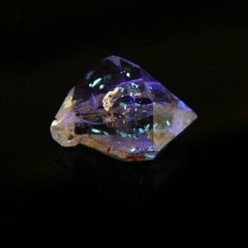 ★珍品　紫外線で蛍光　　【パキスタン産】　オイル入り水晶　　　　26の画像