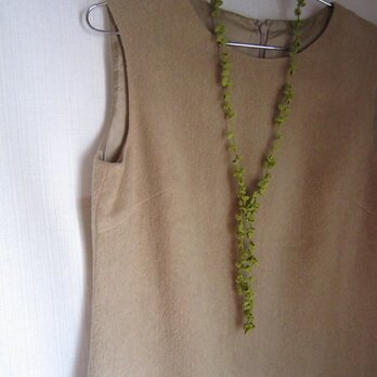 黄緑丸い葉のかぎ針編みネックレスの画像
