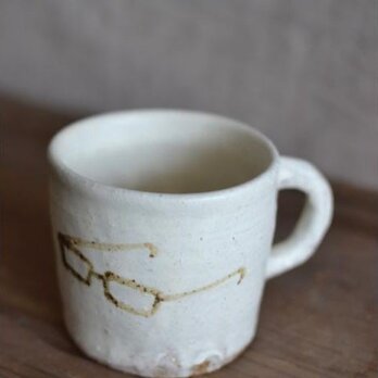 カップ　白マット釉　絵付け　メガネマーク　茶の画像
