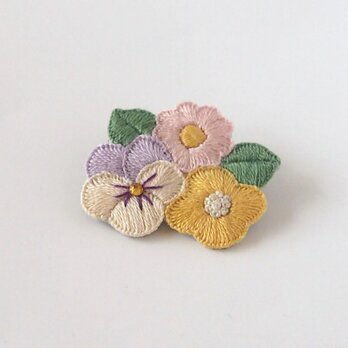 [受注制作]お花たちの刺繍ブローチ（pastel）の画像
