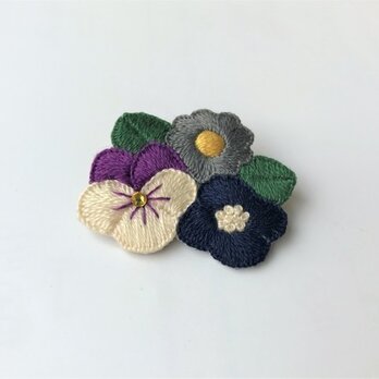 [受注制作]お花たちの刺繍ブローチ（dark）の画像