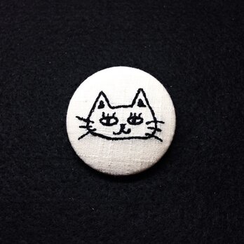 刺繍ボタンブローチ　「ゆるかわ猫」の画像