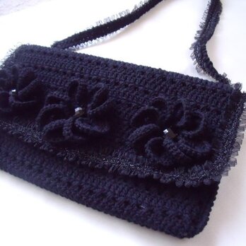 かぎ針編みの黒いバッグの画像