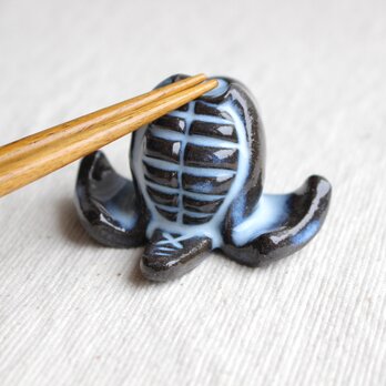 剣道のメン箸置き（青黒色）の画像