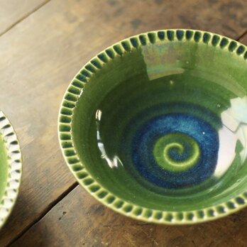 緑釉の深皿（リム/鎬/６寸）の画像