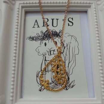 ツタが絡まるオリエンタルなシズクの真鍮ネックレス