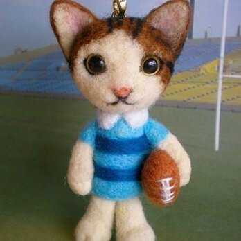 羊毛フェルト ラグビーボールを持った猫ちゃん（予約品）の画像