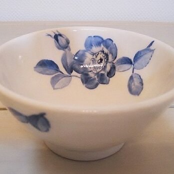 野バラのご飯茶碗の画像