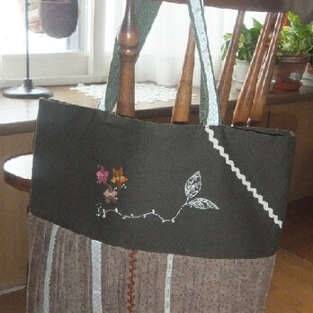 SOLD  花刺繍とピンタックの大きいバッグの画像