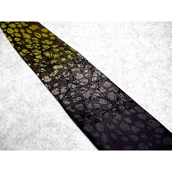シルクネクタイ（レオパード模様織り）（ロウ割れ模様）（ボカシ染）（黄色・グレー色・黒色）の画像