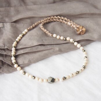 Beige Color Short Necklace（リバーストーン）