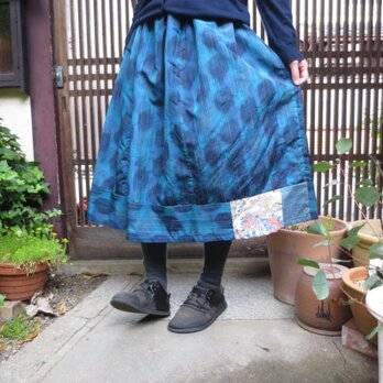青色紬でリメイクスカート☆ドット模様でレトロモダンな夏模様７4㎝丈の画像