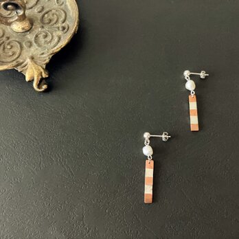 two colors BORDER ピアス {真珠}の画像