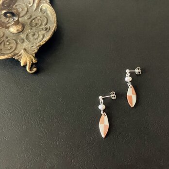 two colors - oval pearl earringsの画像