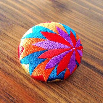 刺繍ボタンブローチ　「毬ボタン」の画像