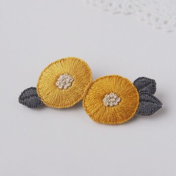 [受注制作]2つのお花の刺繍ブローチ（yellow）の画像