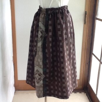 茶色の銘仙と大島紬のギャザースカートの画像