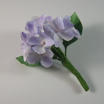 手染めの布花 紫色アジサイ(紫陽花)のコサージュの画像