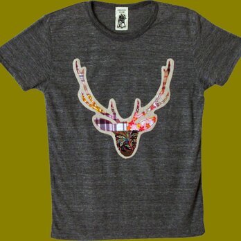 パッチワークの鹿Tシャツの画像