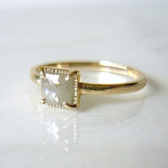 スクエアーカットの ナチュラルダイヤモンドの指輪の画像